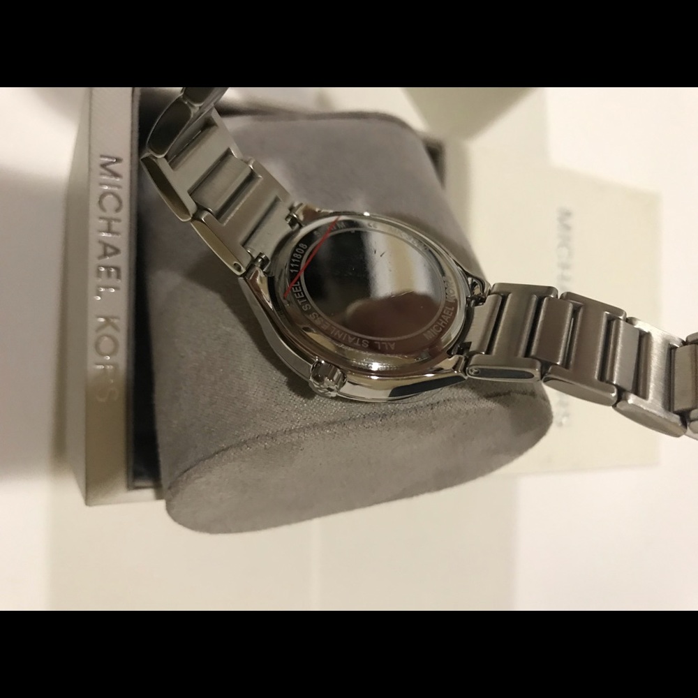 Michael Kors Women's Silvertone Round Face Kerry - Picture 5 of 7